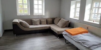 Monteurwohnung - PLZ 58840 (Deutschland) - Wohnzimmer mit einem Einzelbett - Fachwerkwohnung