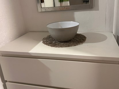 Monteurwohnung - Badezimmer: eigenes Bad - Jennifer Häußler