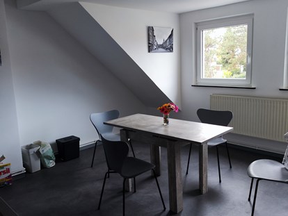 Monteurwohnung - Küche: Gemeinschaftsküche - Hof (Hof) - HoBl 19 Gemütliches einzelnes Monteurzimmer in Hof – Ideal für Ihren Arbeitsaufenthalt!