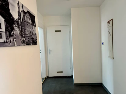 Monteurwohnung - Badezimmer: Gemeinschaftsbad - Eichigt - HoBl 19 Gemütliches einzelnes Monteurzimmer in Hof – Ideal für Ihren Arbeitsaufenthalt!