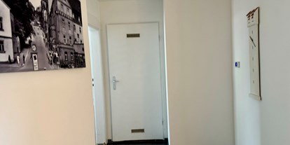 Monteurwohnung - Einzelbetten - Franken - HoBl 19 Gemütliches einzelnes Monteurzimmer in Hof – Ideal für Ihren Arbeitsaufenthalt!