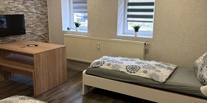 Monteurwohnung - Zimmertyp: Einzelzimmer - Kitzingen Siedlung - Wald Nähe, bis zu 3 Pers. WLAN, Parkplatz, A7 10Min, A3, 13 Min