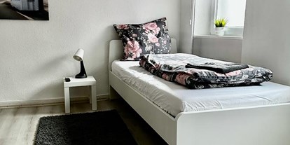 Monteurwohnung - Zimmertyp: Mehrbettzimmer - Waldbüttelbrunn - Ganzes Haus / 9 Pers. / WLAN / 
