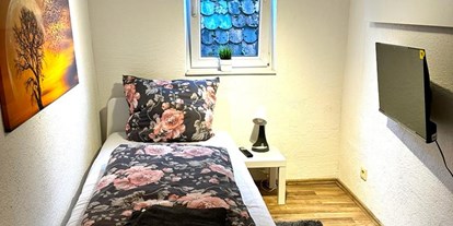 Monteurwohnung - Zimmertyp: Doppelzimmer - Waldbüttelbrunn - Ganzes Haus / 9 Pers. / WLAN / 