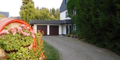 Monteurwohnung - WLAN - Argenthal - Zufahrt und Eingang zur 
ferienwohnung-schuetz-argenthal.de
 - Ferienwohnung Schütz