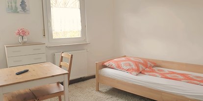 Monteurwohnung - Küche: Gemeinschaftsküche - Bönnigheim - Doppelbettzimmer für max 2 Personen mit 2 Einzelbetten - Gästezimmer Viens Besigheim