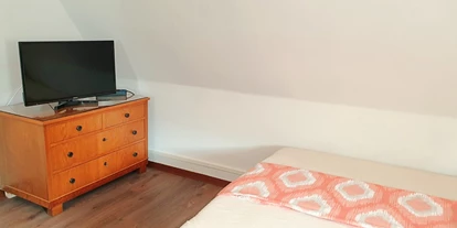 Monteurwohnung - Weinsberg - Doppelbettzimmer für max 2 Personen mit ein Doppelbett - Gästezimmer Viens Besigheim