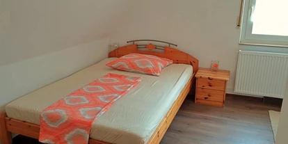Monteurwohnung - Bettwäsche: Bettwäsche inklusive - Walheim - Doppelbettzimmer für max 2 Personen mit ein Doppelbett - Gästezimmer Viens Besigheim