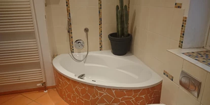 Monteurwohnung - Zimmertyp: Einzelzimmer - PLZ 96170 (Deutschland) - gemütliches Badezimmer mit Badewanne - Unterkunft mit Garten für Monteure und Arbeiter in Top-Lage in Bamberg