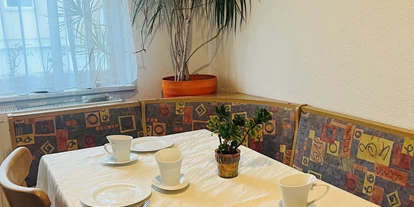 Monteurwohnung - Küche: Gemeinschaftsküche - Altach - Essplatz  - Grenzzimmer Liechtenstein