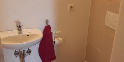 Monteurwohnung - Badezimmer: eigenes Bad - Schallstadt - Gäste WC - Monteurwohnung Schuler