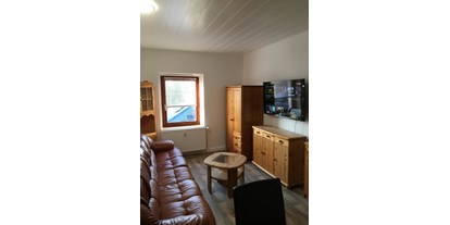 Monteurwohnung - Küche: eigene Küche - Wohnzimmer mit Smart TV und Sitzecke - Monteurzimmer Sülzetal/ Magdeburg