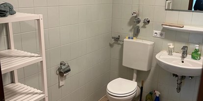 Monteurwohnung - Badezimmer: eigenes Bad - München Untermenzing - Monteurwohnung für 6 Personen im Zentrum der Stadt 