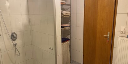 Monteurwohnung - Badezimmer: eigenes Bad - Küps - Monteurunterkunft Marktzeuln