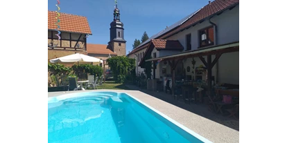 Monteurwohnung - WLAN - Scheiditz - Garten und Terrasse der Ferienwohnungen - Hofellen