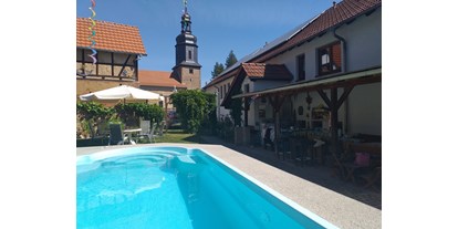 Monteurwohnung - Zimmertyp: Doppelzimmer - PLZ 07570 (Deutschland) - Garten und Terrasse der Ferienwohnungen - Hofellen