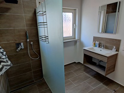 Monteurwohnung - Badezimmer: eigenes Bad - Ötigheim - Bad - Top Monteurzimmer / ganze Wohnung