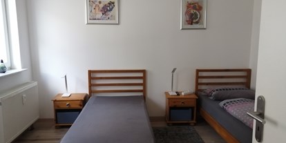 Monteurwohnung - Bettwäsche: Bettwäsche inklusive - Philippsburg - Schlafzimmer 1 - Ferienwohnung Izzo Hockenheim 