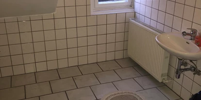 Monteurwohnung - Kühlschrank - Mechterstädt - Badezimmer der Monteurwohnung - Gasthaus Tschechische Krone