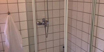 Monteurwohnung - Zimmertyp: Doppelzimmer - Gräfenhain - Dusche - Gasthaus Tschechische Krone