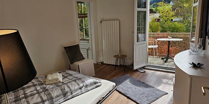 Monteurwohnung - Art der Unterkunft: Gästehaus - PLZ 5034 (Schweiz) - Zi 4
Doppelzimmer mit Balkon - Ihr Quartier - im südlichen Aargau, mitten in der Schweiz