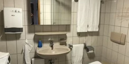 Monteurwohnung - Badezimmer: eigenes Bad - Herdwangen-Schönach - Ferienwohnung Grüner