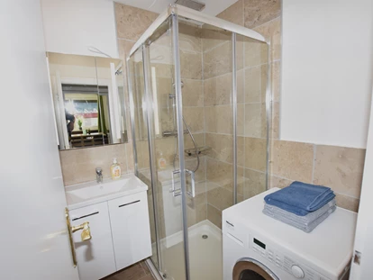 Monteurwohnung - Bettwäsche: Bettwäsche inklusive - Kasten (Wundschuh) - Bad mit Waschmaschine - Hammermäßige Wohnung