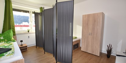 Monteurwohnung - Badezimmer: eigenes Bad - Graz und Umgebung - 2 Einzelbetten mit Sichtschutz - Hammermäßige Wohnung