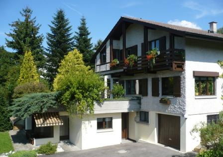 Monteurzimmer - 2x Monteurwohnungen Erdgeschoss + Obergeschoss für jeweils 5 Personen
mit Einzelbetten, starkem WLAN und Parkplatz direkt vor dem Haus - Ferienhüsli zwischen Bad Zurzach, Baden & Zürich