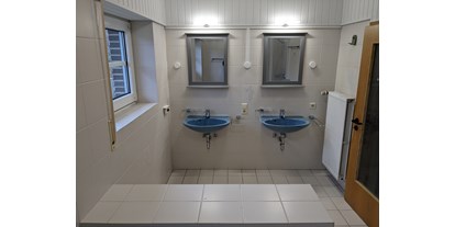 Monteurwohnung - Badezimmer: Gemeinschaftsbad - Bawinkel - Bad Erdgeschoss  - Monteurunterkunft Lingen-Brögbern 