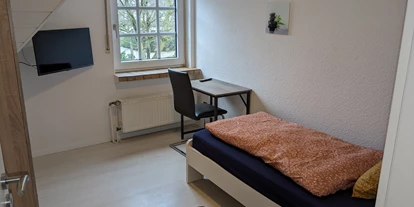 Monteurwohnung - Kühlschrank - Georgsdorf - Einzelzimmer Obergeschoss  - Monteurunterkunft Lingen-Brögbern 