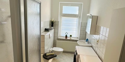 Monteurwohnung - Zimmertyp: Doppelzimmer - Naunhof - Badezimmer - Wohnung für Monteure in Markkleeberg (Stadtrand Leipzig)
