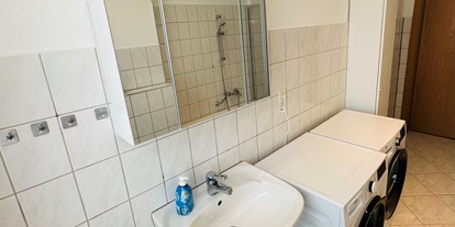 Monteurwohnung - Küche: eigene Küche - Böhlen (Landkreis Leipzig) - Badezimmer - Wohnung für Monteure in Markkleeberg (Stadtrand Leipzig)
