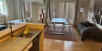 Monteurwohnung - Einzelbetten - Uznach - Viel Licht - Studio für 1 bis 2 Personen mit eigener Küche
