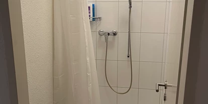 Monteurwohnung - Badezimmer: eigenes Bad - Mönchaltorf - Separate Dusche - Studio für 1 bis 2 Personen mit eigener Küche