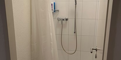 Monteurwohnung - Badezimmer: eigenes Bad - Schweiz - Separate Dusche - Studio für 1 bis 2 Personen mit eigener Küche