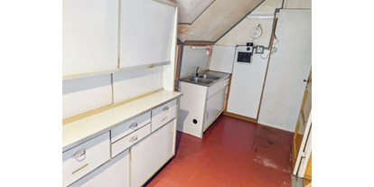 Monteurwohnung - Bettwäsche: Bettwäsche gegen Gebühr - Nindorf (Kreis Dithmarschen) - Küche im DG - Lollfuß