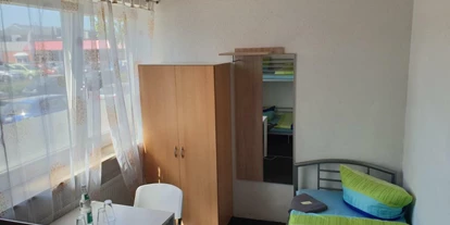 Monteurwohnung - Waschmaschine - Hagenbüchach - Zimmer zur Einzelnutzung, Zimmer für 2,3,4, 5 Personen sind möglich.   - Baron 2024