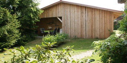 Monteurwohnung - Art der Unterkunft: Ferienwohnung - Groß Rünz - Blick zur Terrasse - Ferienwohnung Bauernhaus