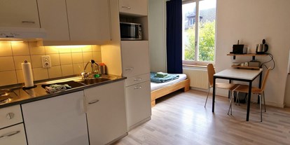 Monteurwohnung - Kühlschrank - PLZ 4565 (Schweiz) - Grosse Studiowohnung mit Küche, Bad, ein Bett 160x200cm, ein Bett 90x200cm, TV/Internet - Casa Maria Apartments Solothurn