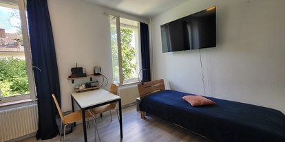 Monteurwohnung - Kühlschrank - Solothurn-Stadt - Grosse Studiowohnung mit Küche, Bad, ein Bett 160x200cm, ein Bett 90x200cm, TV/Internet - Casa Maria Apartments Solothurn