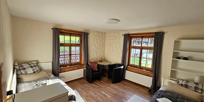 Monteurwohnung - Kühlschrank - PLZ 5053 (Schweiz) - Raum 5 Doppelbettzimmer - Ihr Quartier - im südlichen Aargau, mitten in der Schweiz