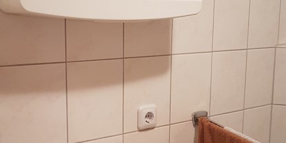Monteurwohnung - Badezimmer: eigenes Bad - PLZ 03222 (Deutschland) - Waschbecken - Handwerkerwohnung