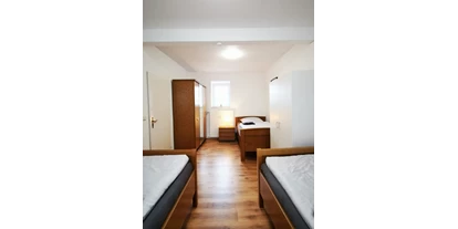 Monteurwohnung - Zimmertyp: Einzelzimmer - Übach-Palenberg - Hinterhaus, 3-Bett Zimmer im I OG - Spiridon Kentras