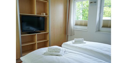 Monteurwohnung - Bettwäsche: Bettwäsche inklusive - Ostseeküste - Moderne, voll ausgestattete Arbeiterunterkünfte auf Rügen