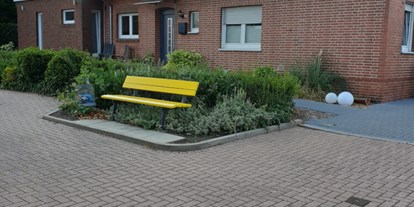 Monteurwohnung - Parkplatz: eigener Parkplatz vorhanden - Zur gelben Bank