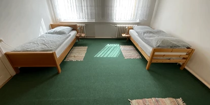 Monteurwohnung - Zimmertyp: Mehrbettzimmer - Schönfeld (Landkreis Barnim) - Schlafzimmer, 3 Betten, andere Ansicht - Monteurwohnung Wandlitz