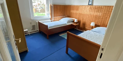 Monteurwohnung - Bettwäsche: Bettwäsche inklusive - Schönfeld (Landkreis Barnim) - Schlafzimmer, 2 Betten - Monteurwohnung Wandlitz