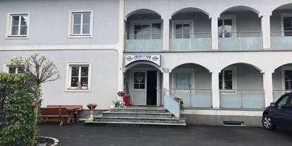 Monteurwohnung - TV - Lachstatt - Eingang  - Minichberger - Kölbleitner Fremdenzimmer & Monteurzimmer