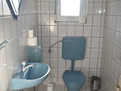 Monteurwohnung - Badezimmer: Gemeinschaftsbad - Schmieding (Kronstorf) - Wohnung/Zimmer für Monteure